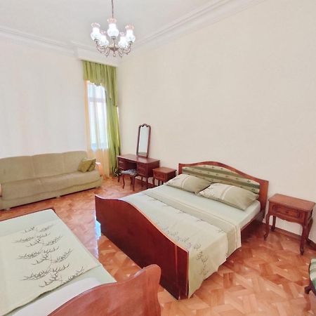 Batumi Sun Hostel エクステリア 写真