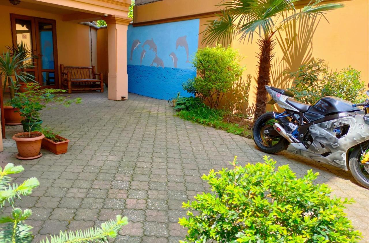 Batumi Sun Hostel エクステリア 写真