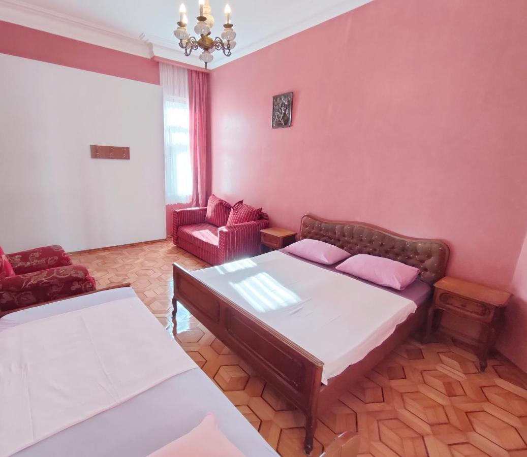 Batumi Sun Hostel エクステリア 写真