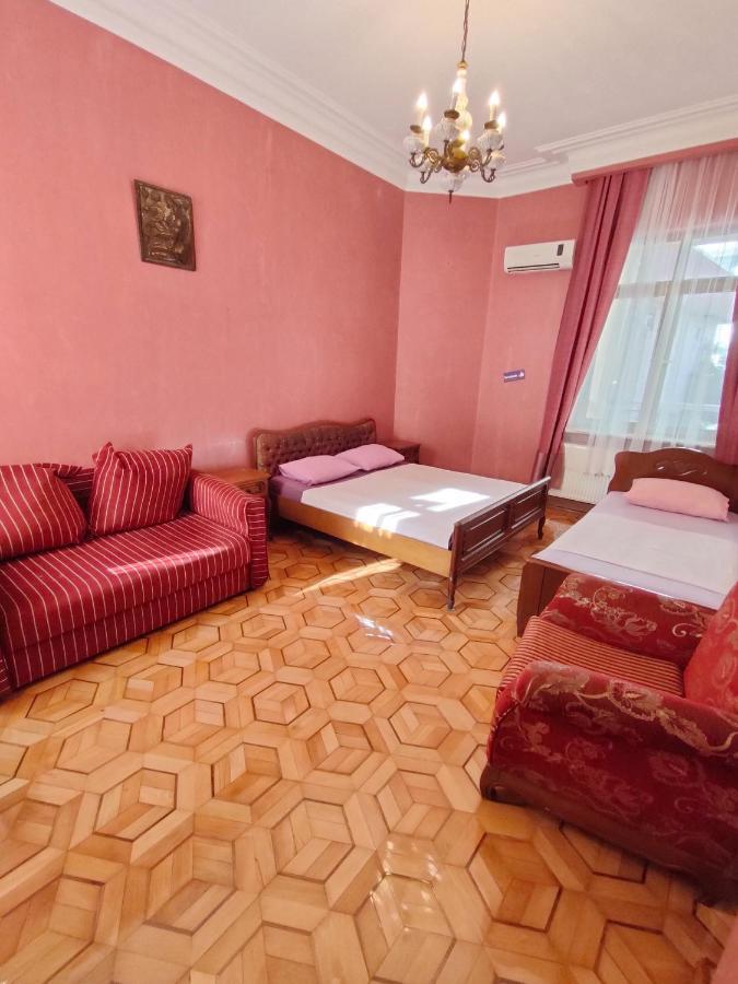 Batumi Sun Hostel エクステリア 写真