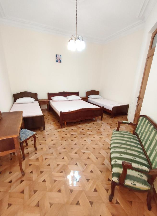 Batumi Sun Hostel エクステリア 写真