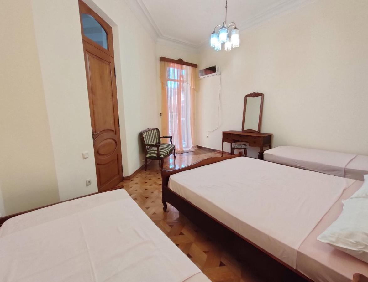 Batumi Sun Hostel エクステリア 写真