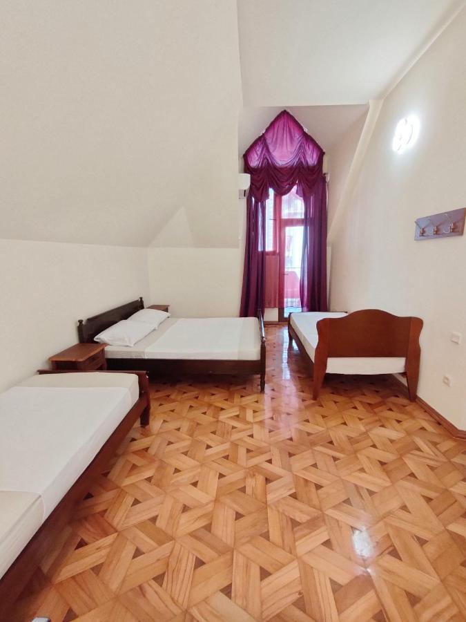 Batumi Sun Hostel エクステリア 写真