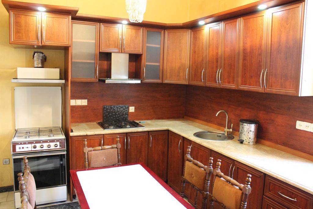 Batumi Sun Hostel エクステリア 写真