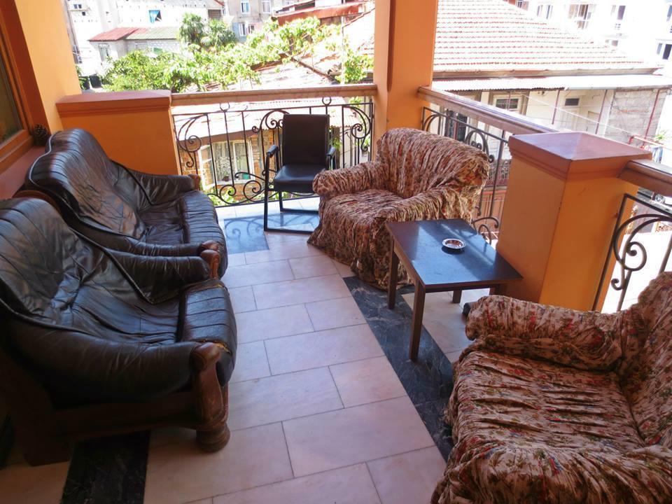 Batumi Sun Hostel エクステリア 写真