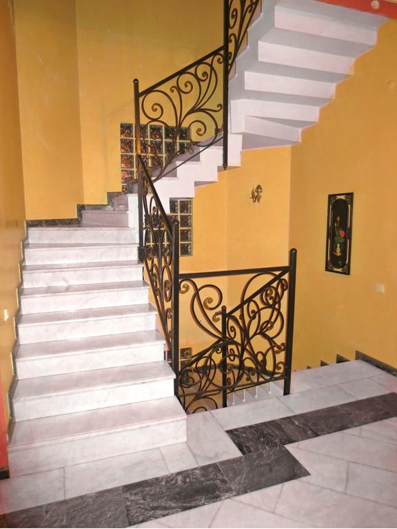 Batumi Sun Hostel エクステリア 写真