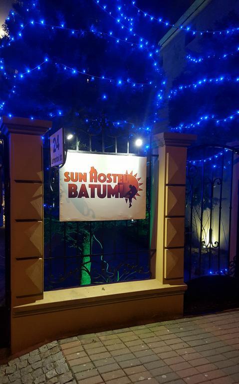 Batumi Sun Hostel エクステリア 写真