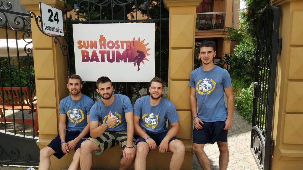 Batumi Sun Hostel エクステリア 写真